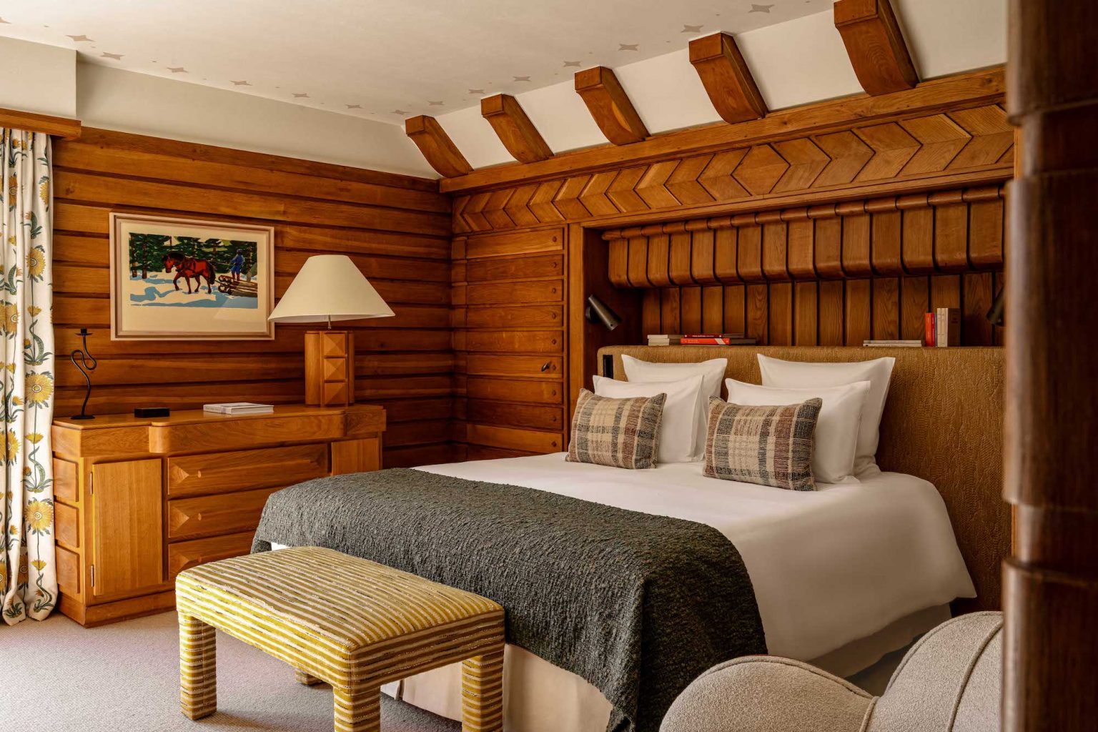 chambre murs bois chalet Mégève Le Sarto Iconic House