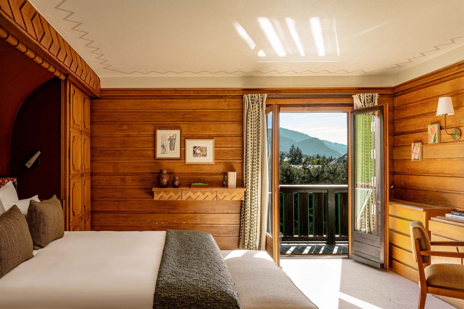 chambre murs bois chalet Mégève Le Sarto Iconic House