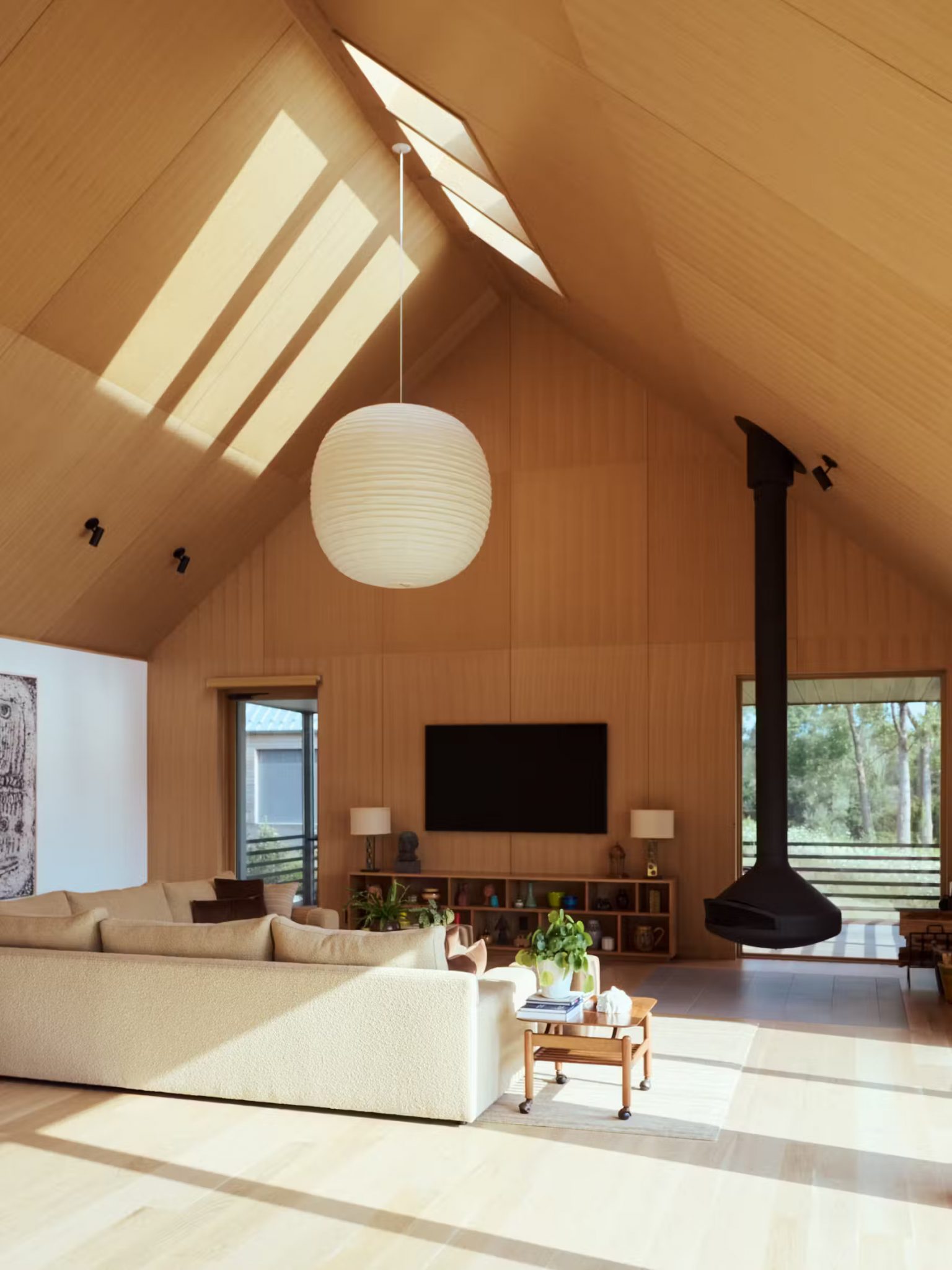 salon double hauteur maison en bois décoration contemporaine cheminée Focus