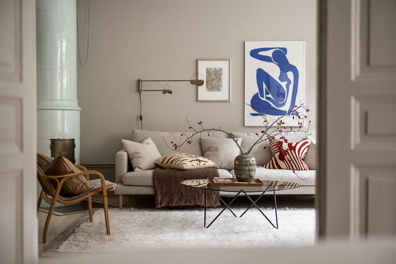 salon avec poêle ancien appartement rénové décoration scandinave