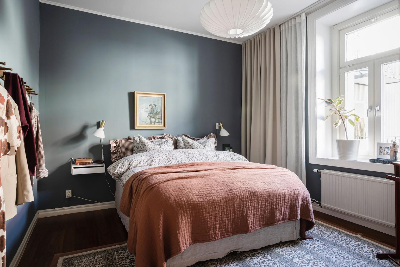 chambre murs bleus décoration scandinave