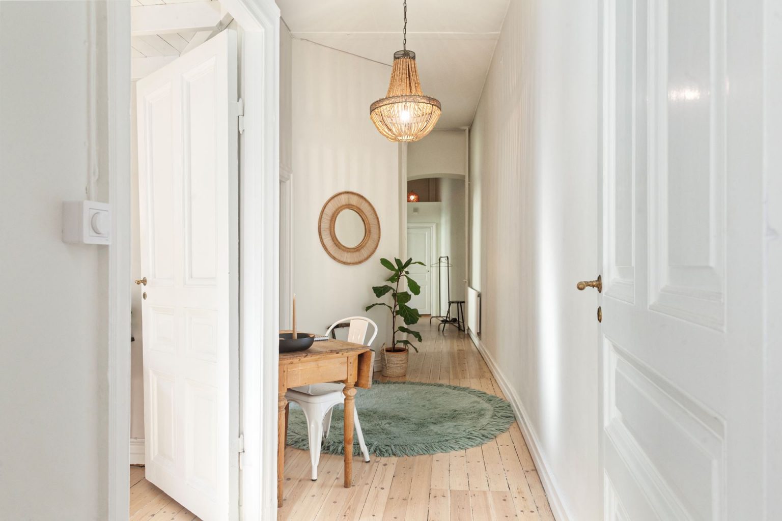 entrée avec bureau décoration scandinave