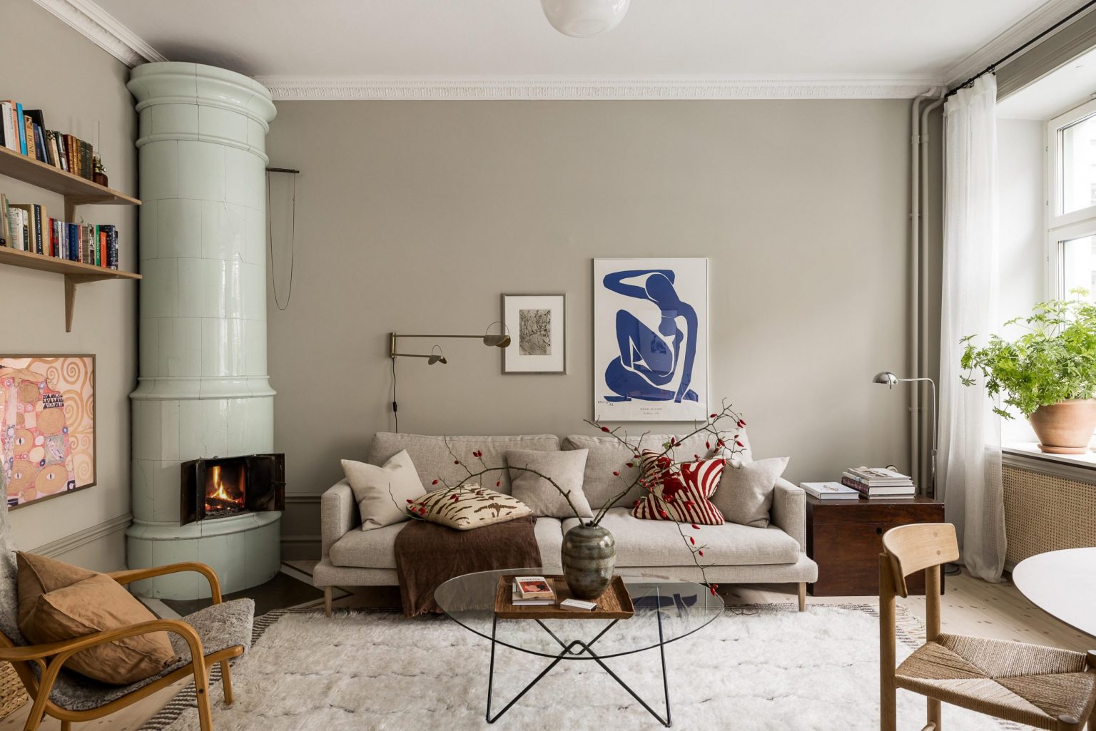 salon avec poêle ancien appartement rénové décoration scandinave