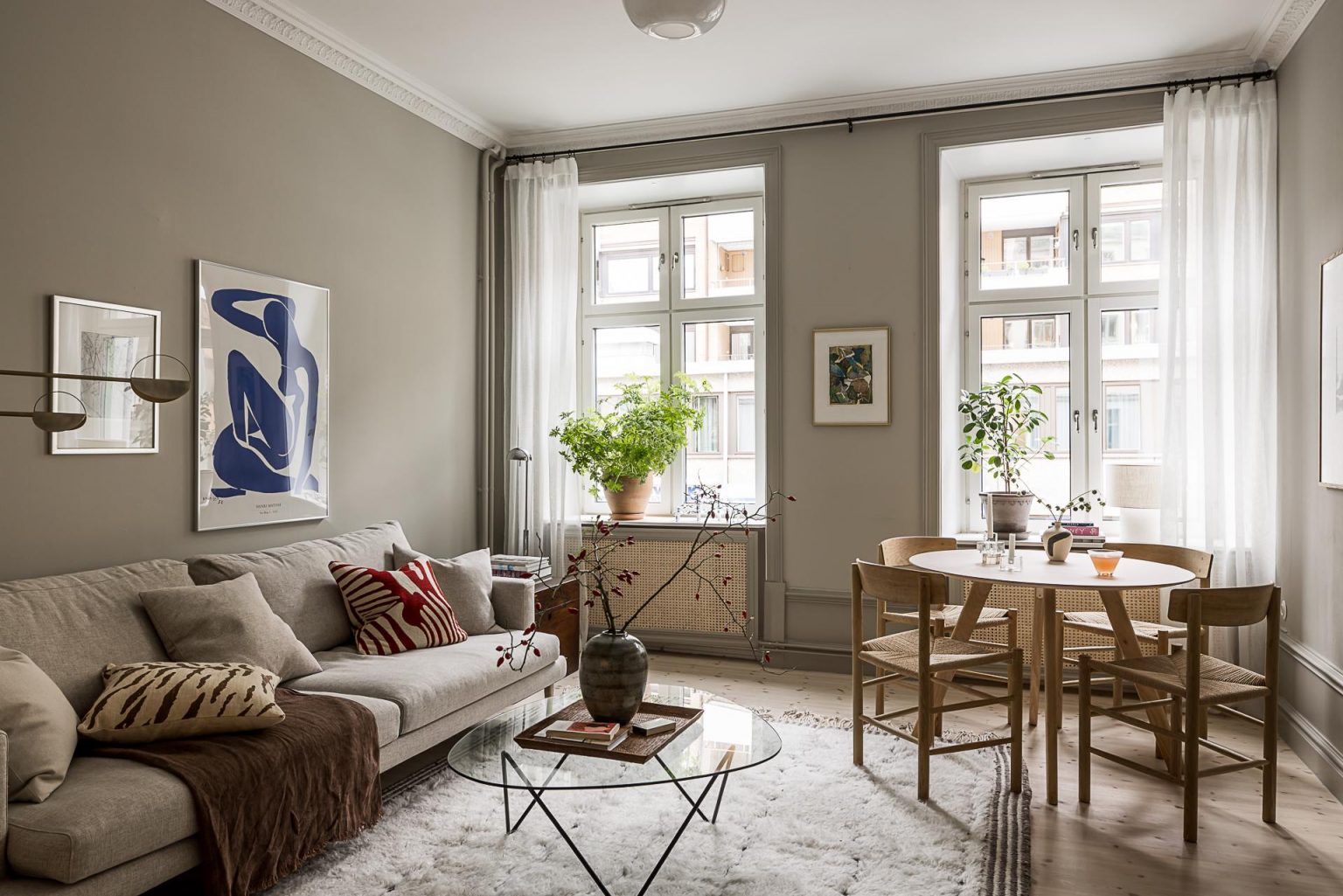salon avec poêle ancien appartement rénové décoration scandinave