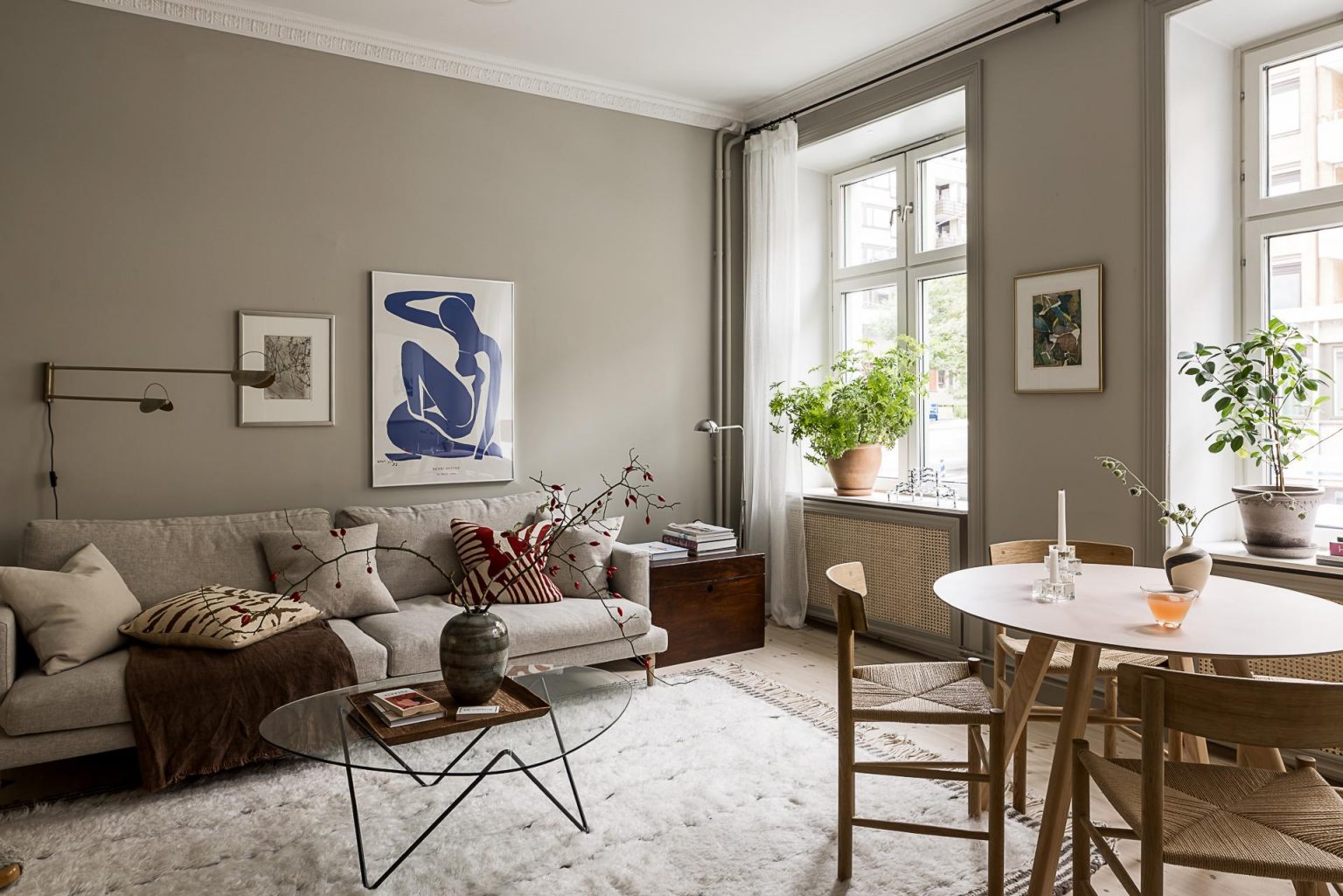 salon avec poêle ancien appartement rénové décoration scandinave