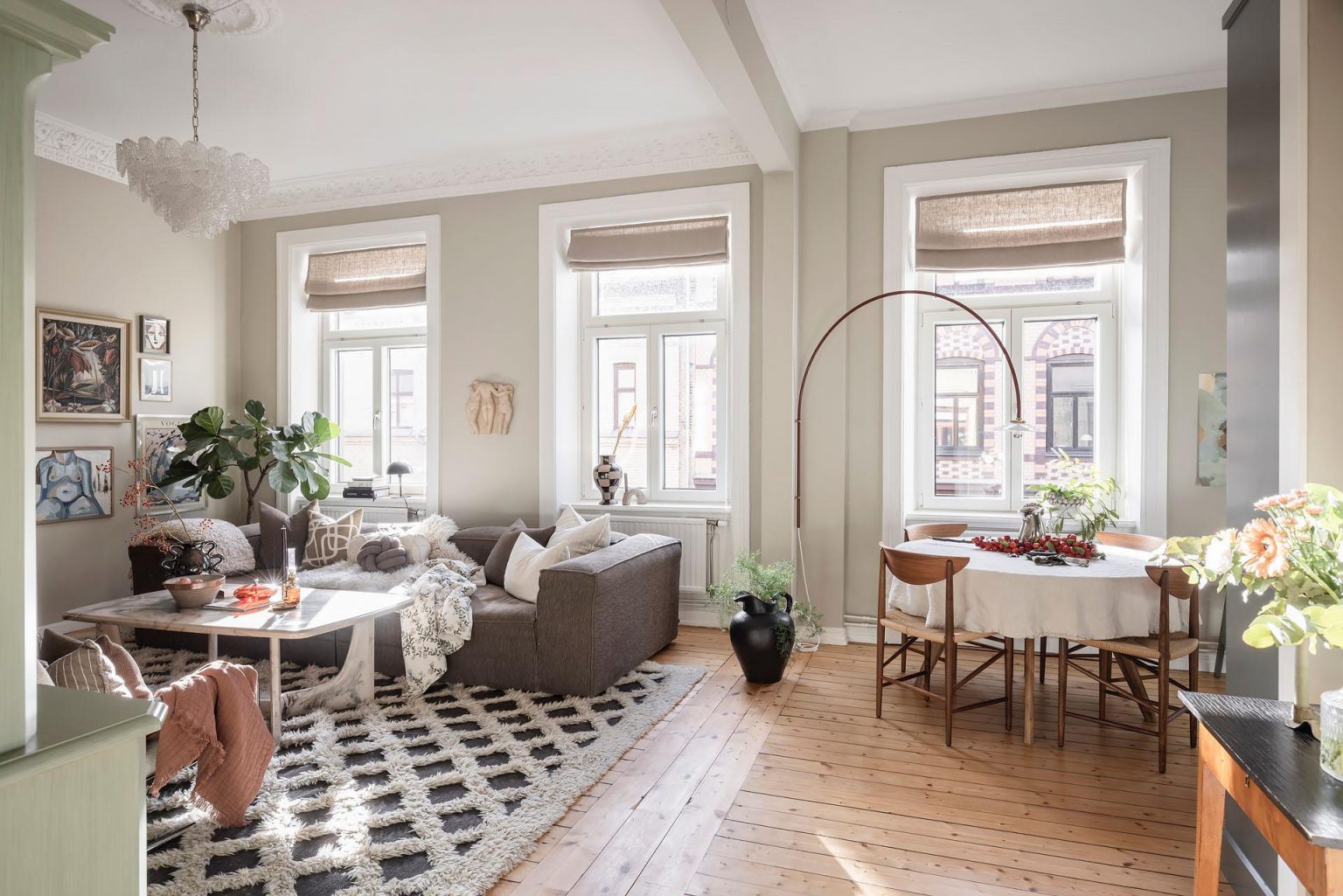 salon et salle à manger décoration scandinave dans immeuble classique