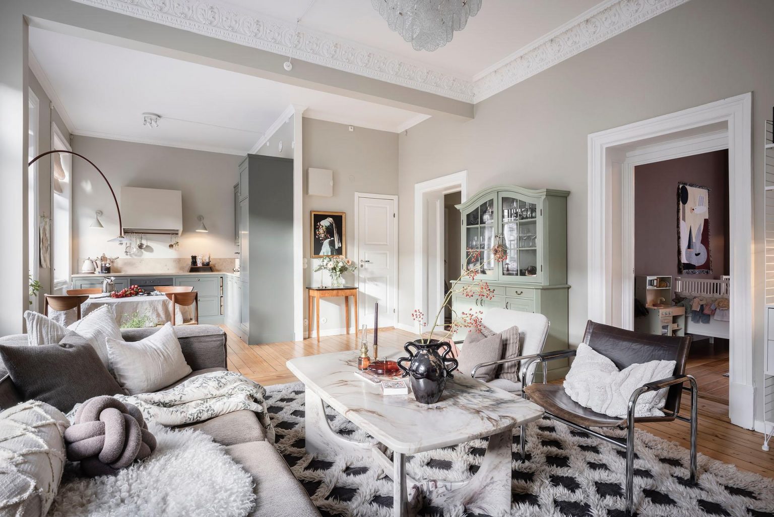 salon et cuisine ouverte décoration scandinave dans immeuble classique