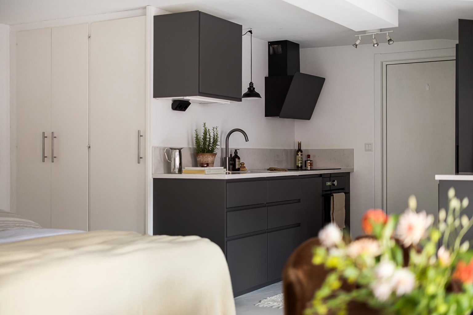 studio 36m2 sous combles décoration scandinave