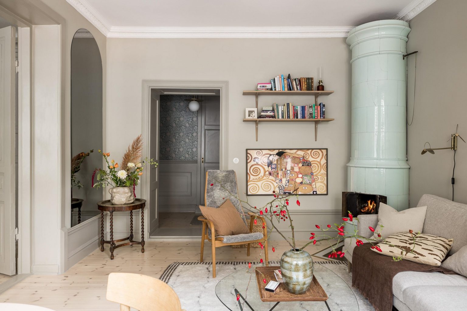 salon avec poêle ancien appartement rénové décoration scandinave