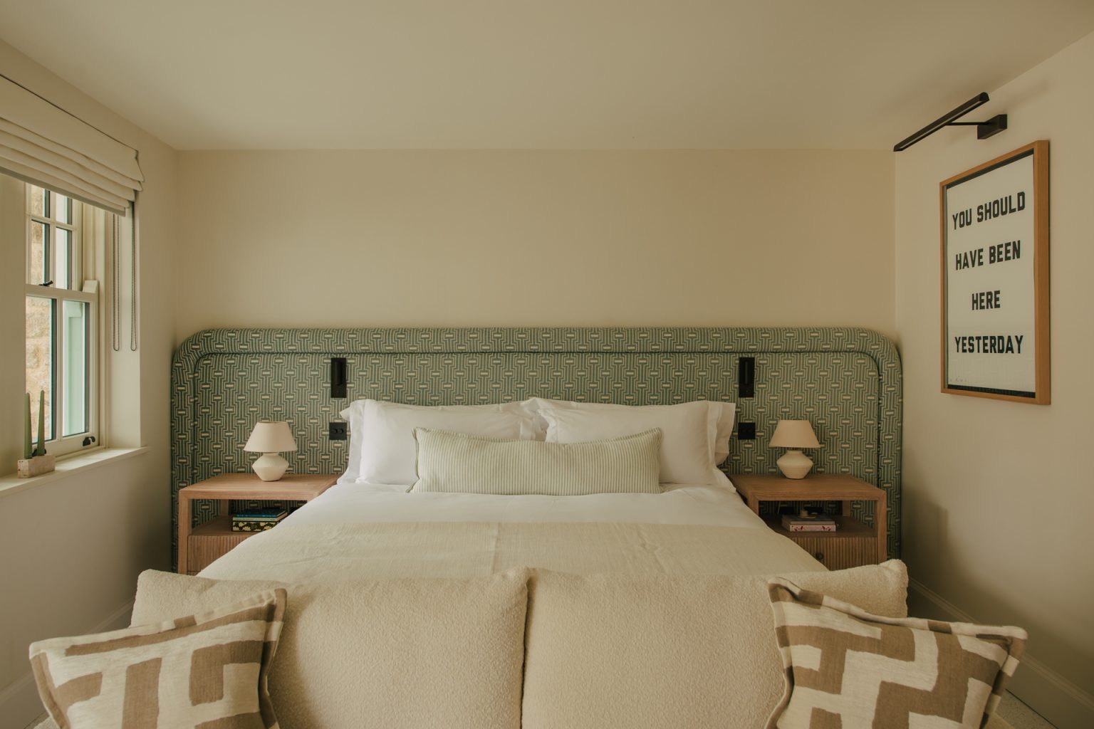 chambre tête de lit verte décoration contemporaine