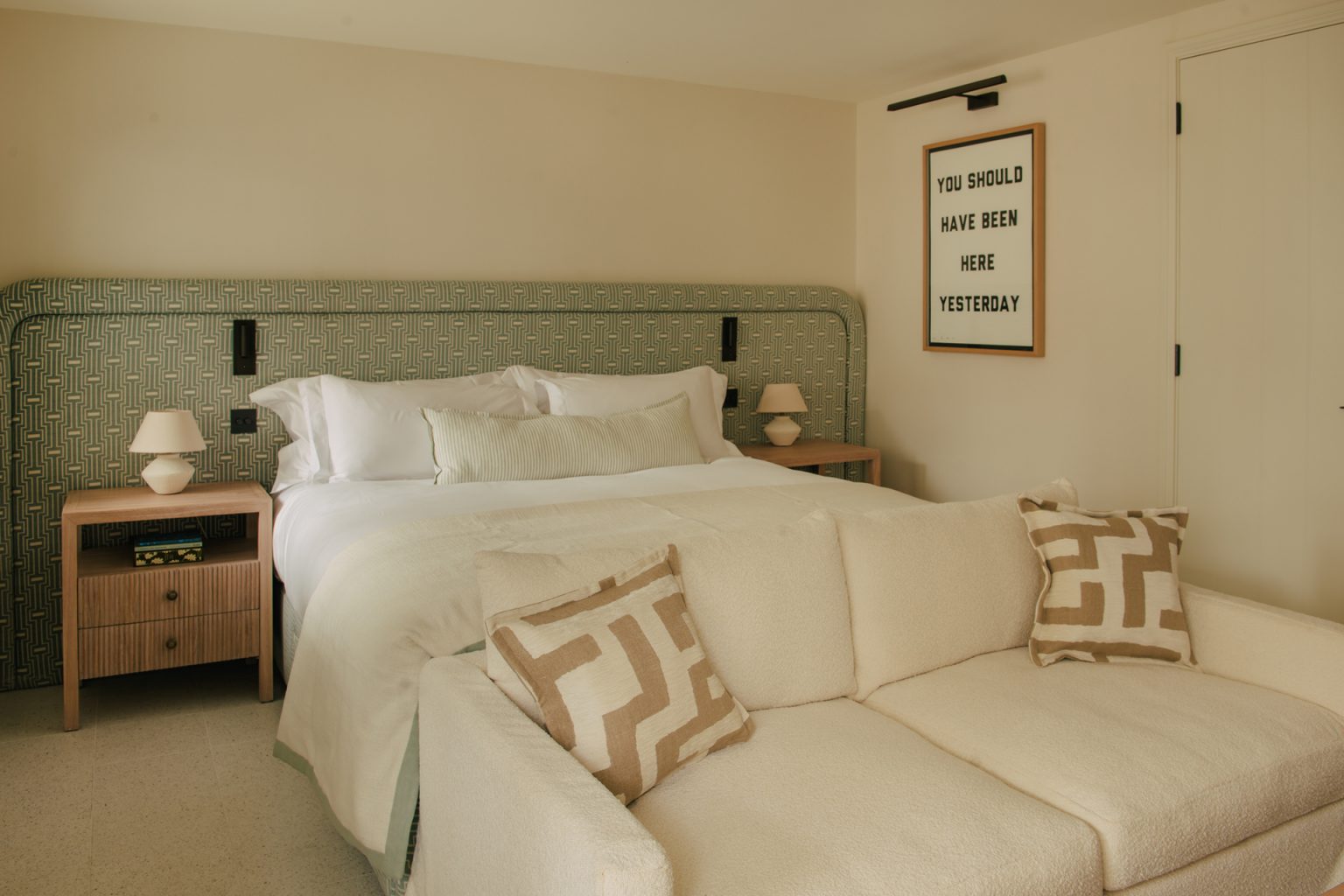 chambre tête de lit verte décoration contemporaine