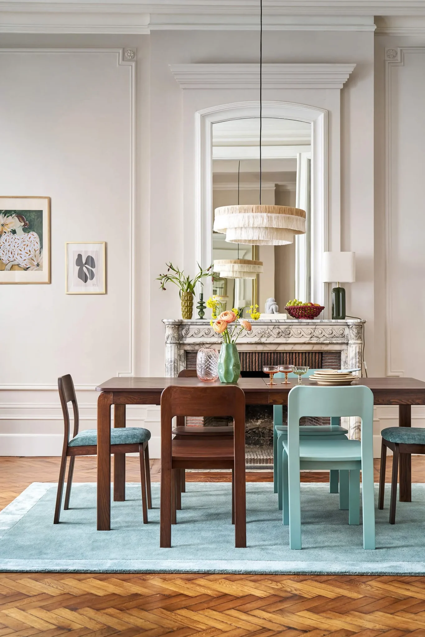 salle à manger appartement haussmannien cheminée en marbre