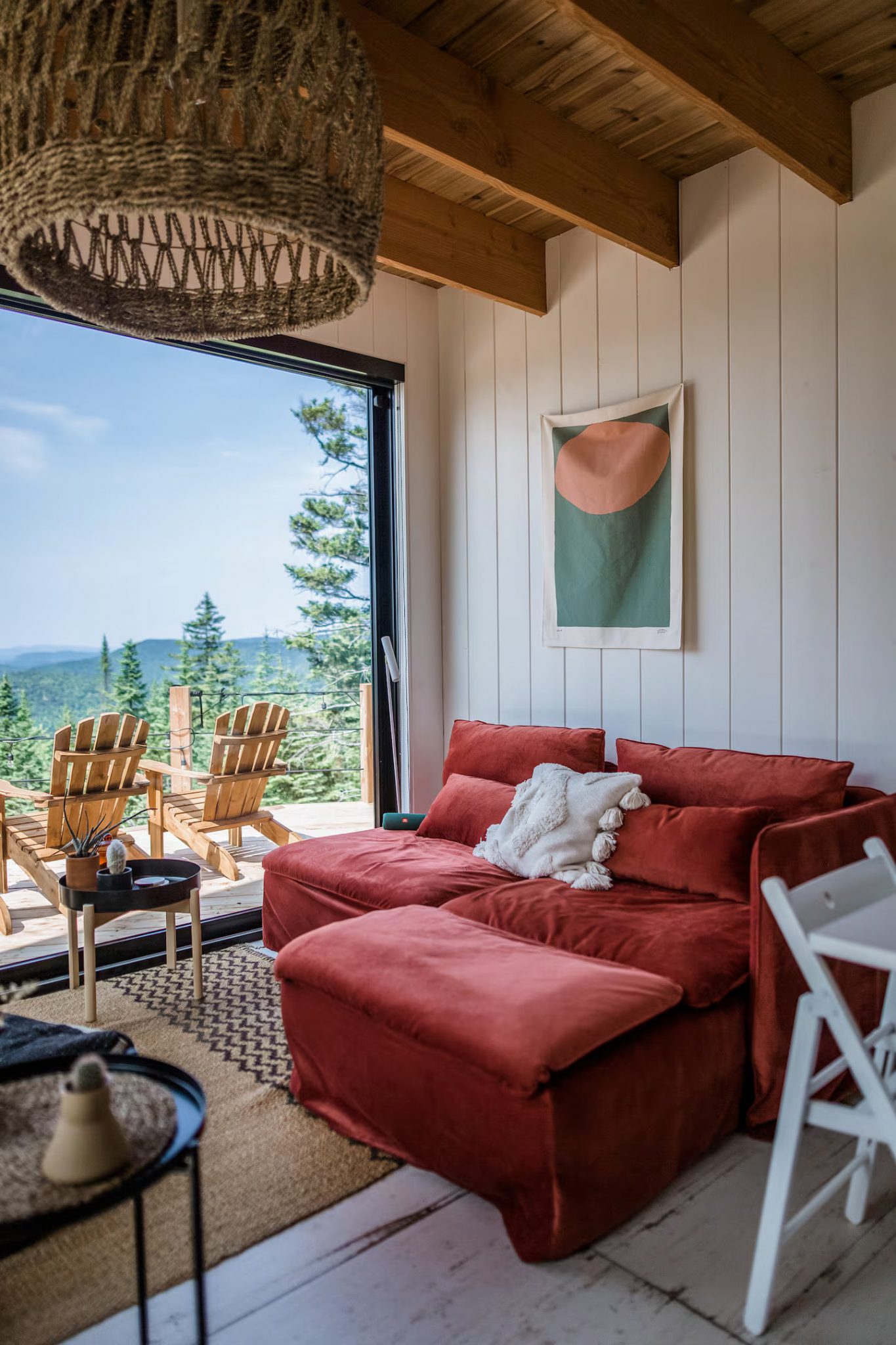 salon baies vitrées et poêle à bois maison contemporaine et vitrée dans la nature Cliff n°46