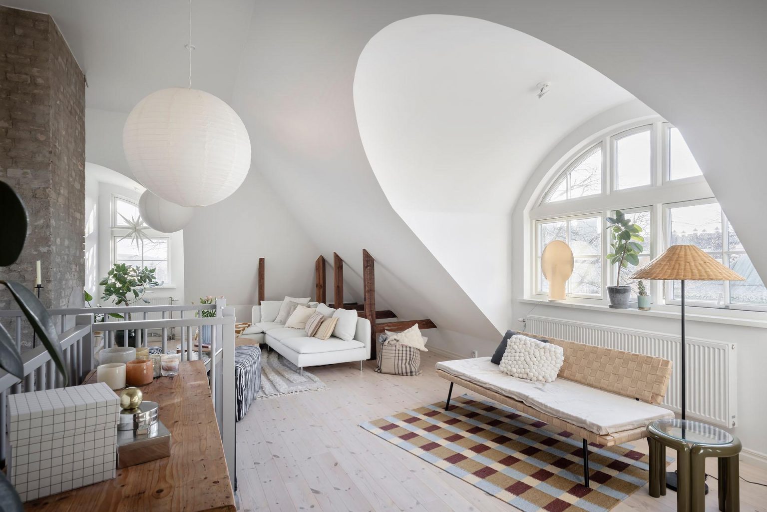 salon avec murs briques décoration scandinave