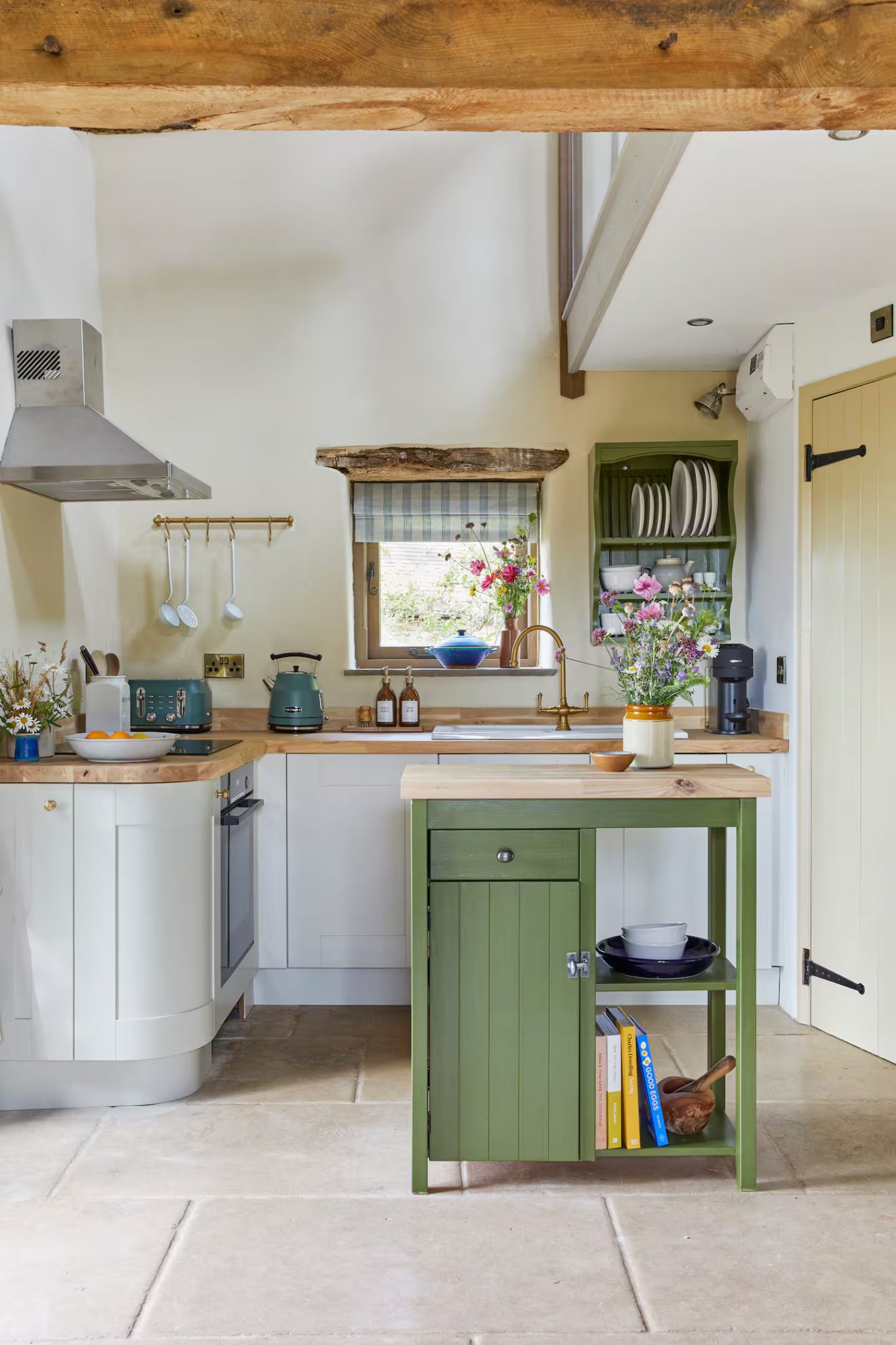 cuisine ouverte cottage anglais décoration rustique chic The Lavendry Barn