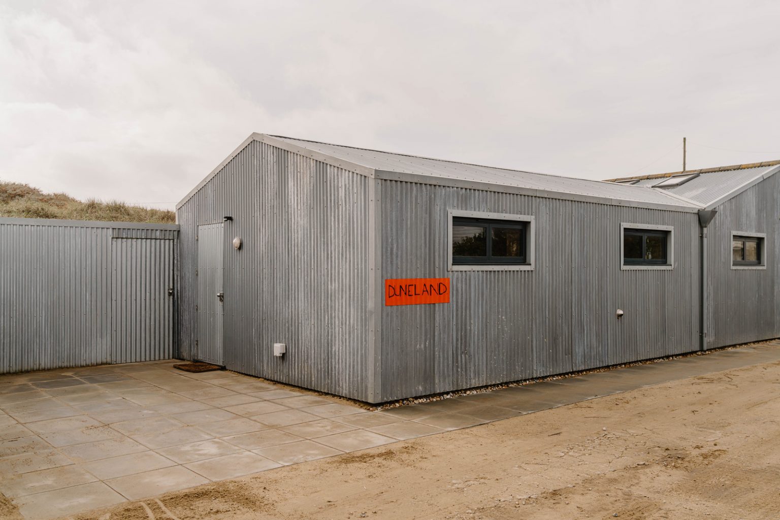 maison de plage 62m2 Camber Sands façade tôle acier