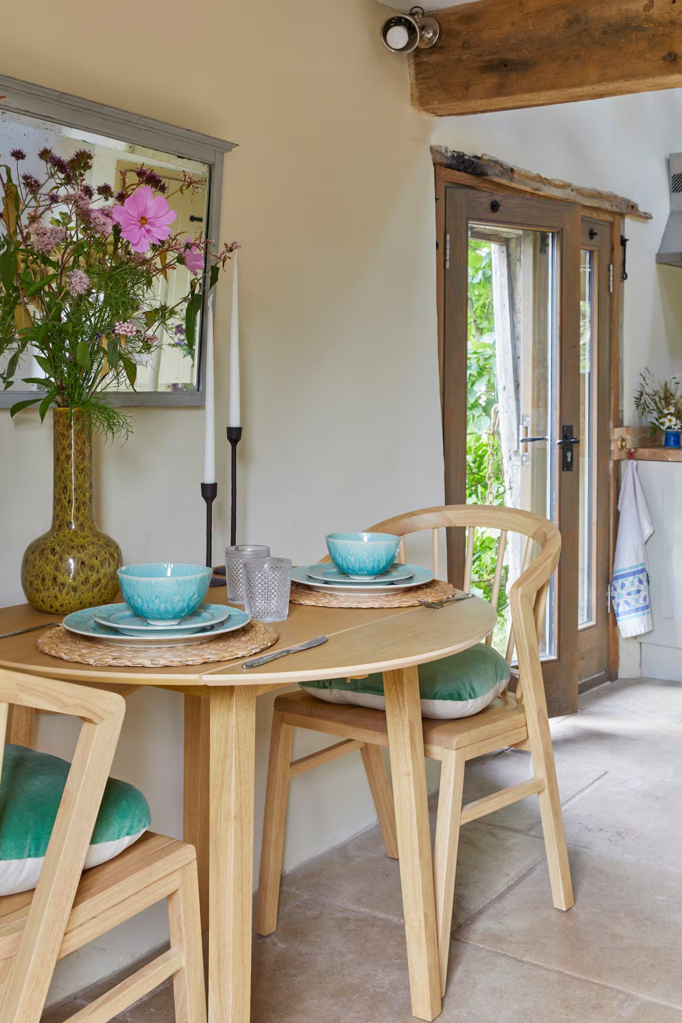 salle à manger cottage anglais décoration rustique chic The Lavendry Barn