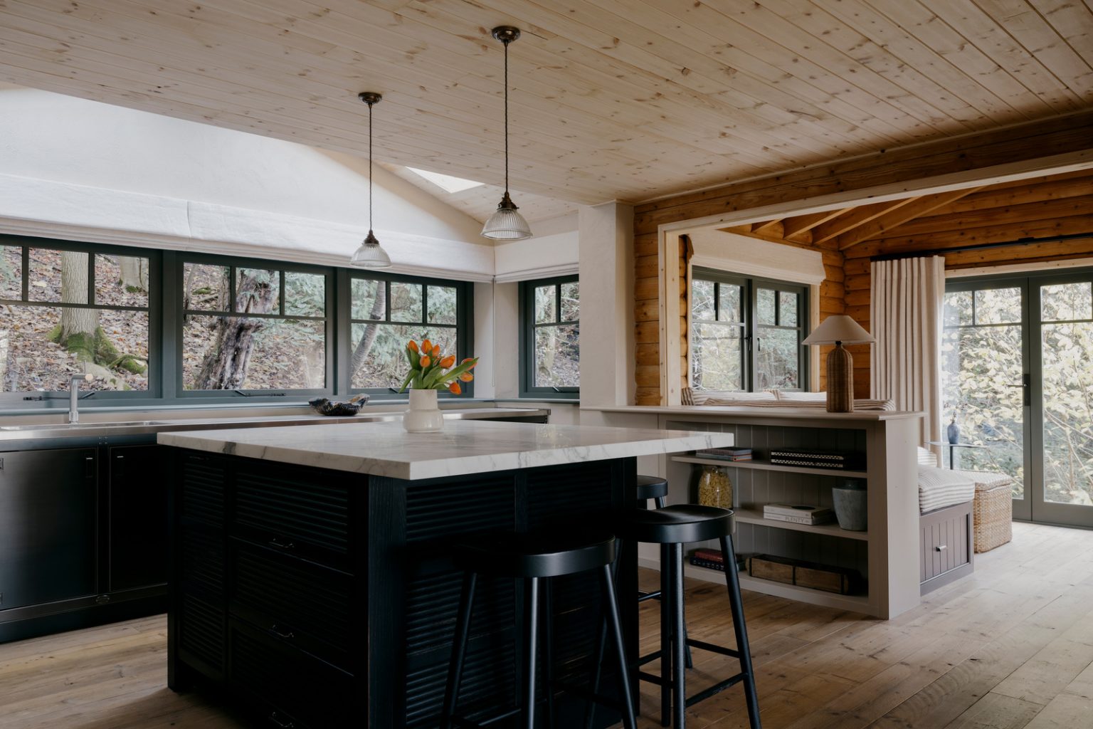 cuisine maison moderne en bois style rondins