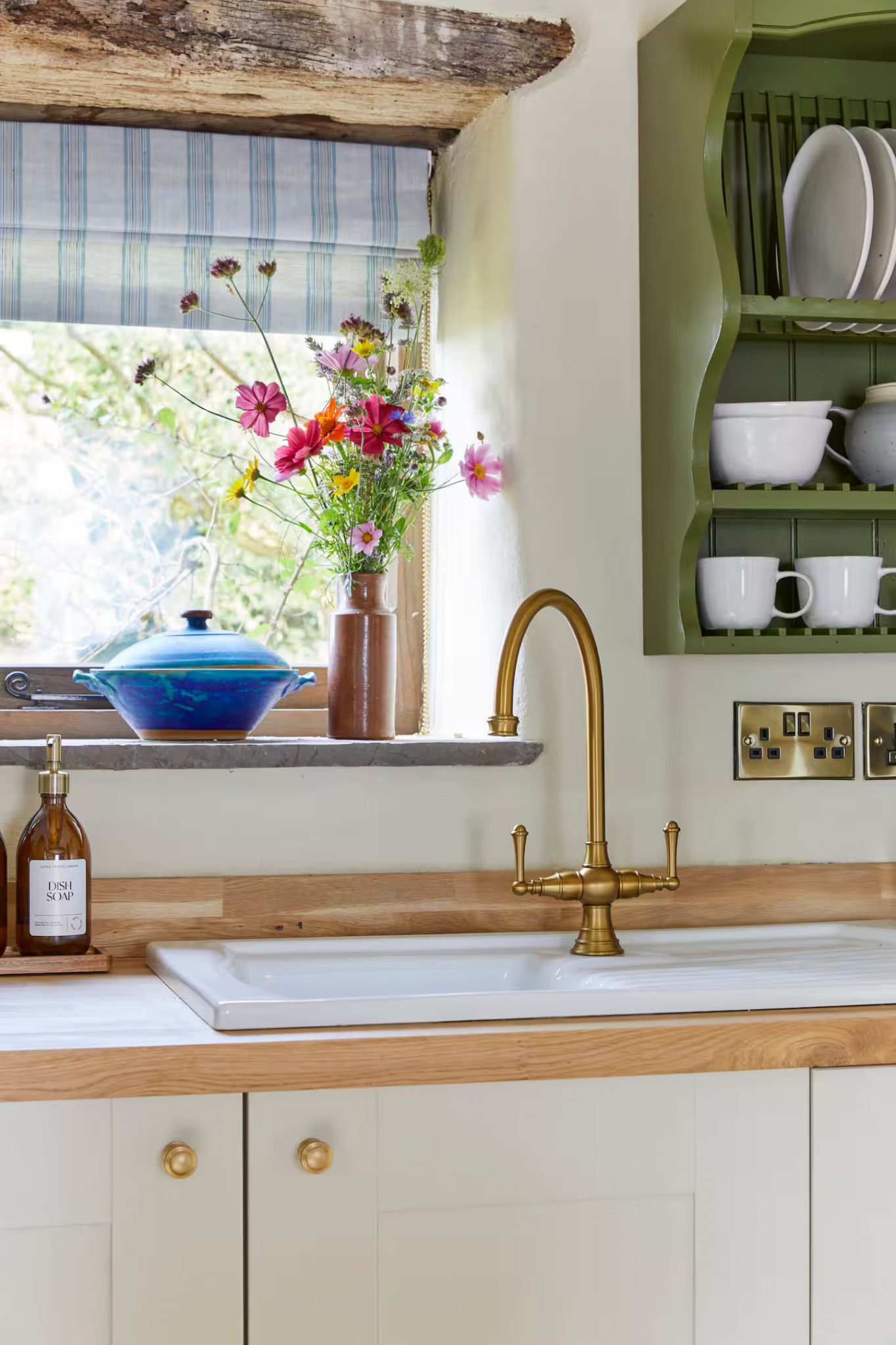 cuisine ouverte cottage anglais décoration rustique chic The Lavendry Barn