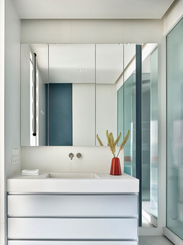salle de bain bleue et blanche décoration design par Buro11 salle de bain bleue et blanche décoration design par Buro11