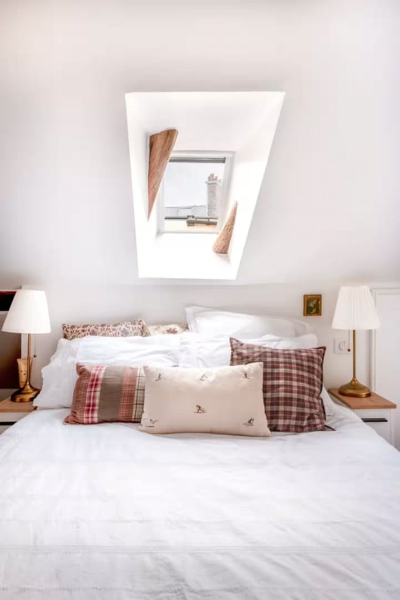 chambre avec poutres appartement Paris proche Saint-Eustache