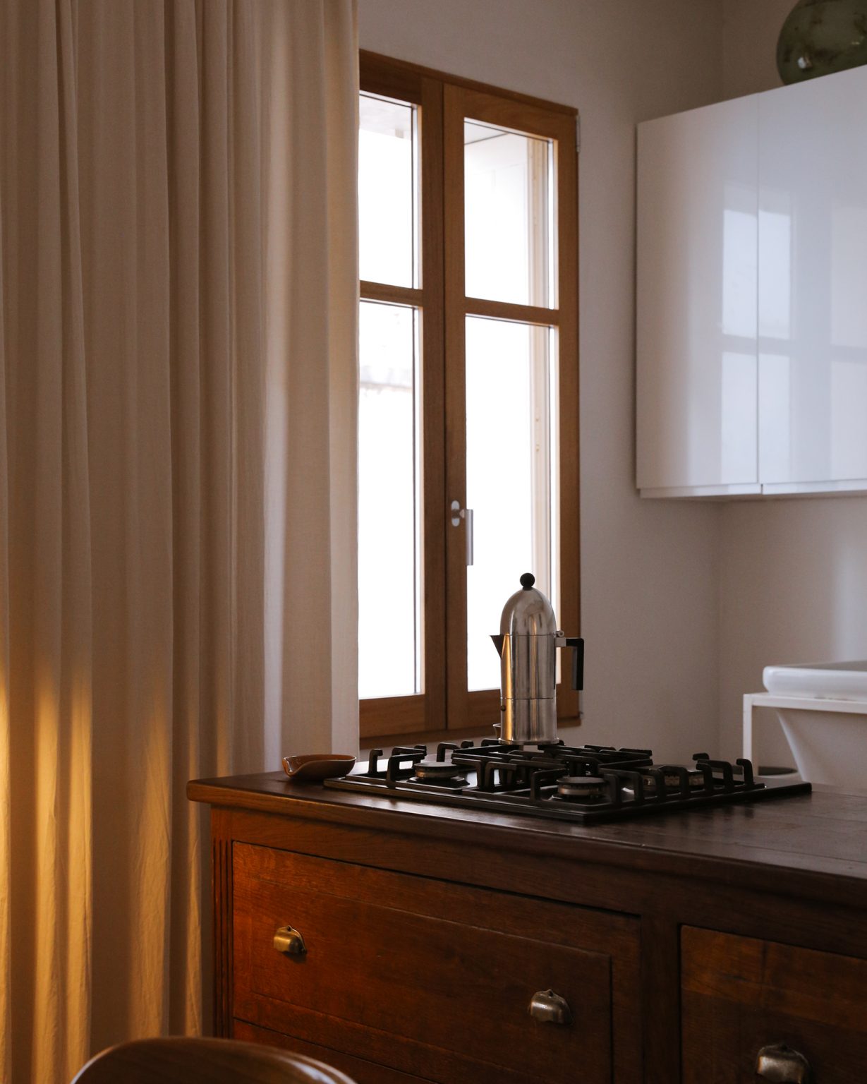 cuisine maison de ville ancienne rénovée Arles