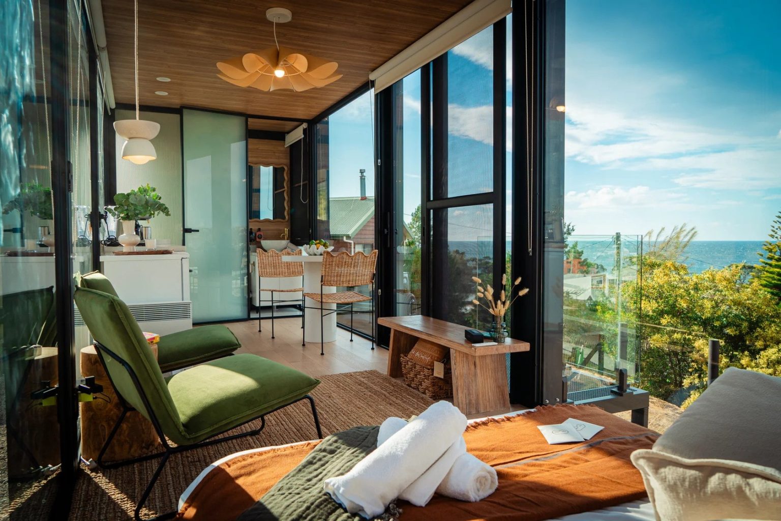 intérieur petite maison vitrée 36m3 modèle Bambino par Elsewhere