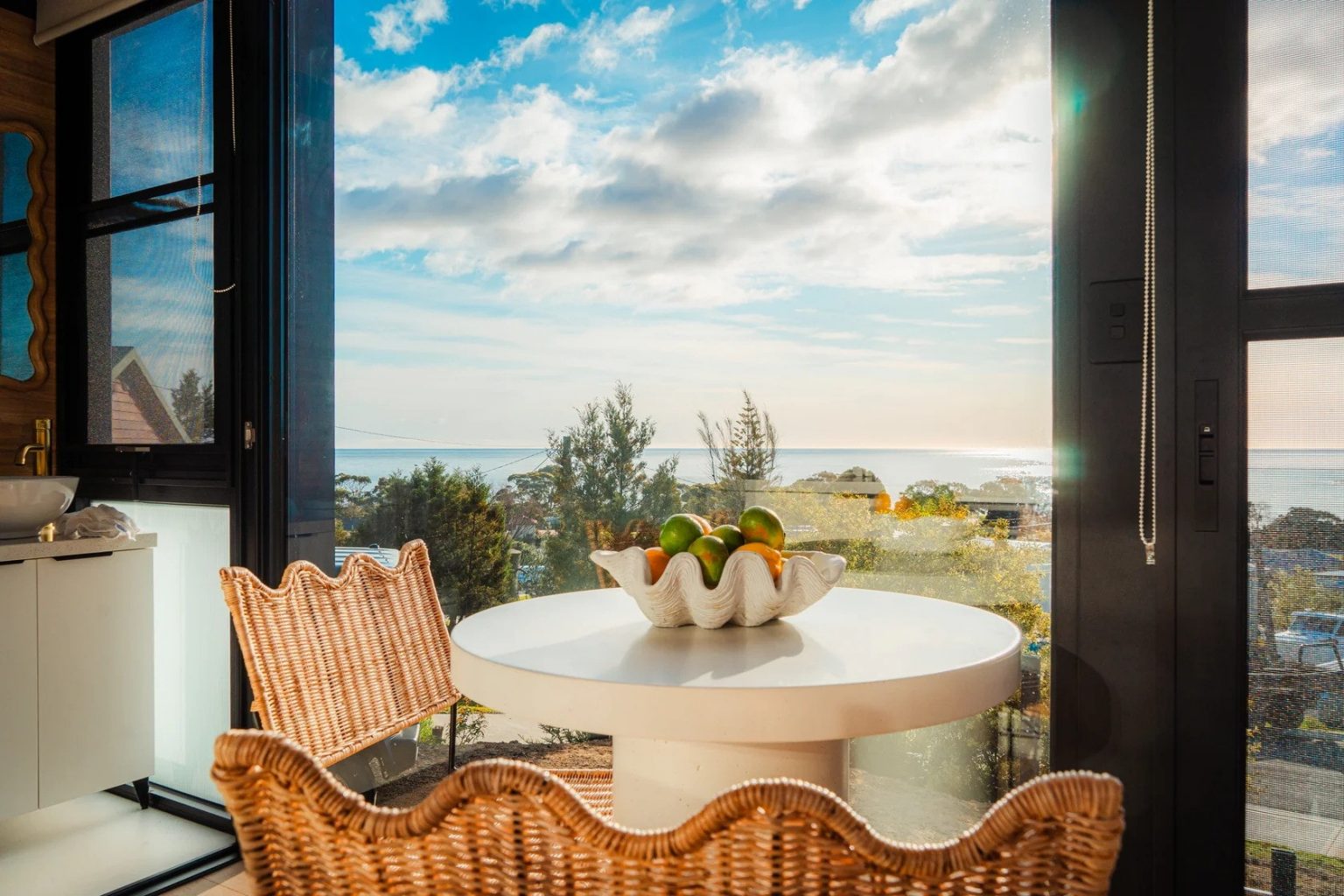 intérieur petite maison vitrée 36m3 modèle Bambino par Elsewhere