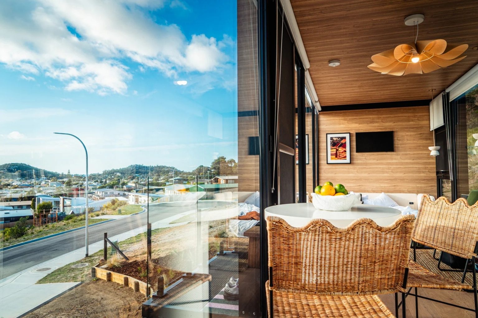 intérieur petite maison vitrée 36m3 modèle Bambino par Elsewhere