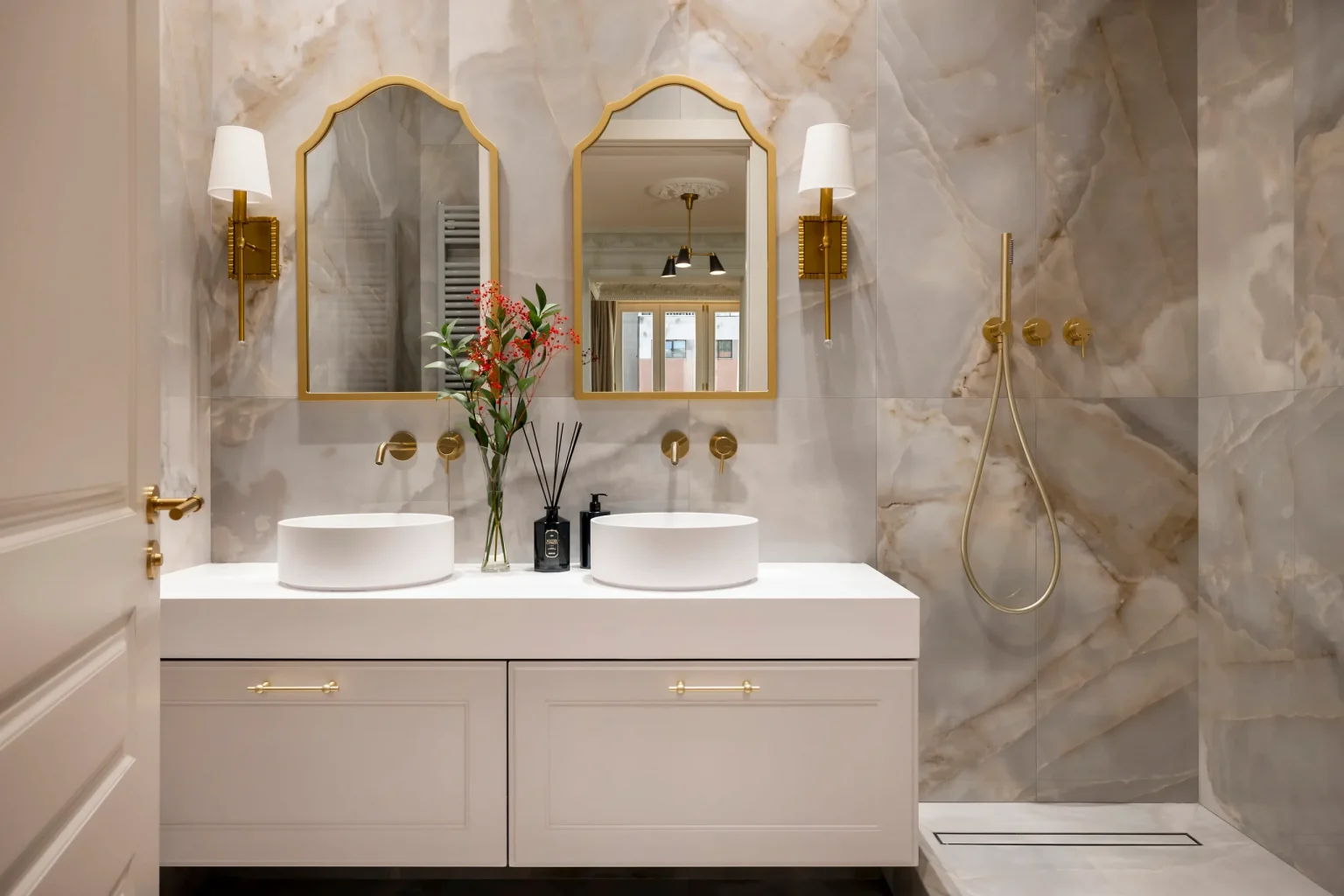 salle de bain onyx appartement Barcelone décoration classique chic et contemporaine