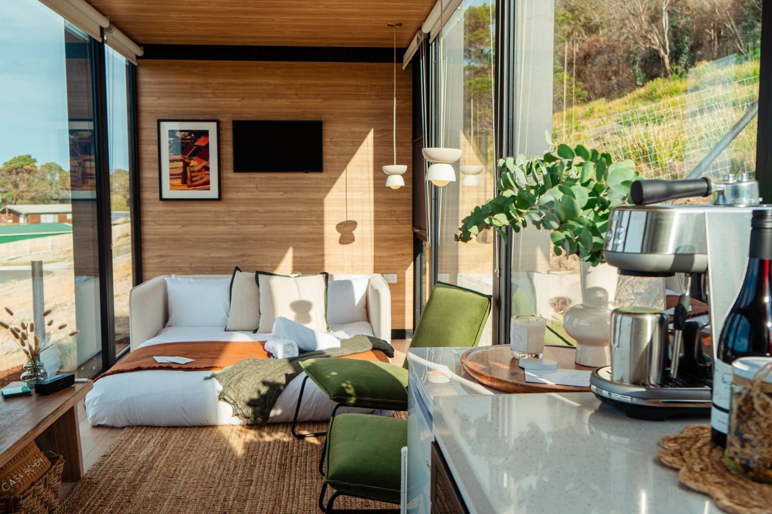 intérieur petite maison vitrée 36m3 modèle Bambino par Elsewhere