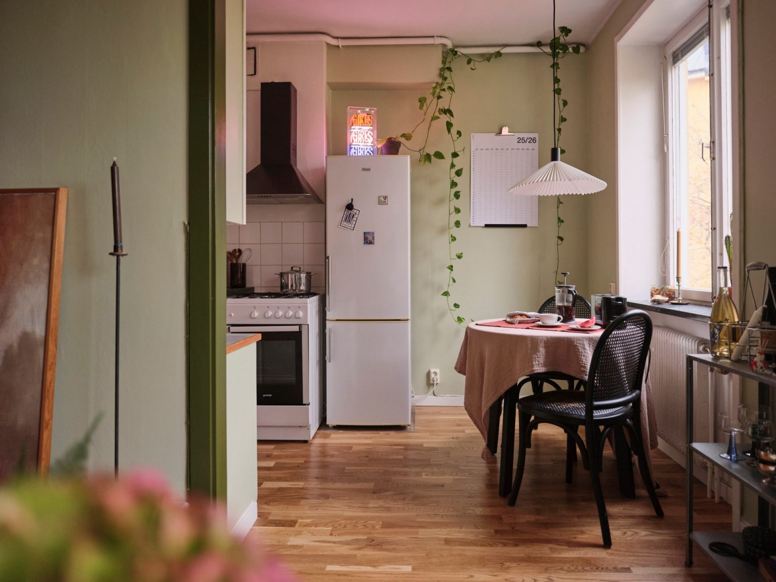 salon studio vintage 35m2 avec cuisine semi ouverte