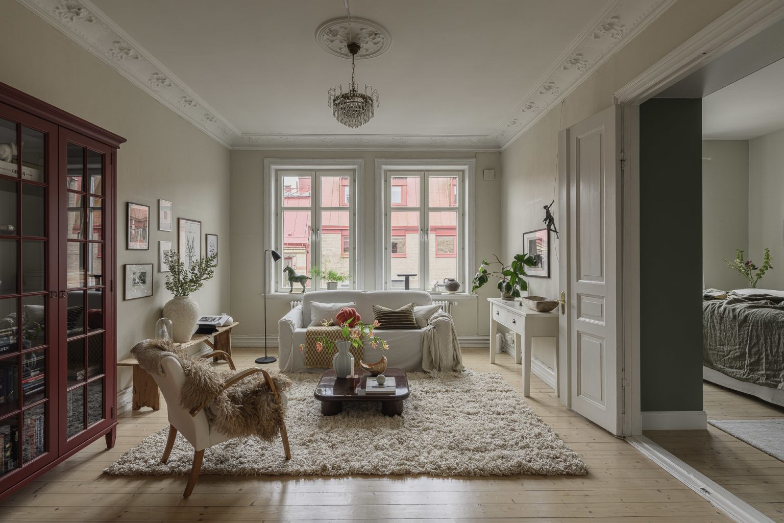 salon avec moulures décoration scandinave