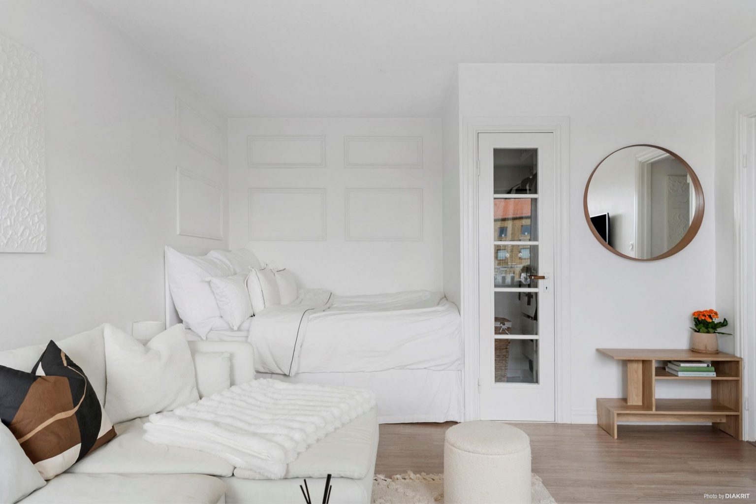 salon avec alcôve pour le lit studio 41m2 décoration blanche scandinave