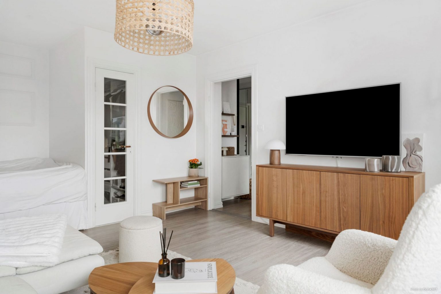 salon avec alcôve pour le lit studio 41m2 décoration blanche scandinave