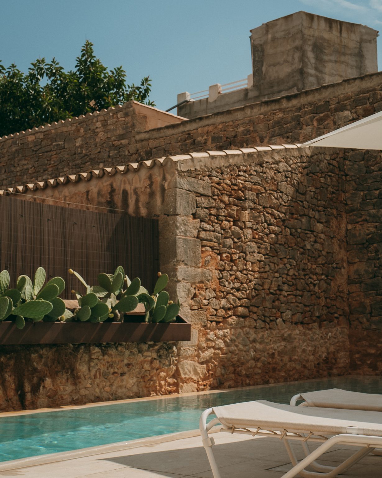 jardin maison ancienne Majorque avec piscine