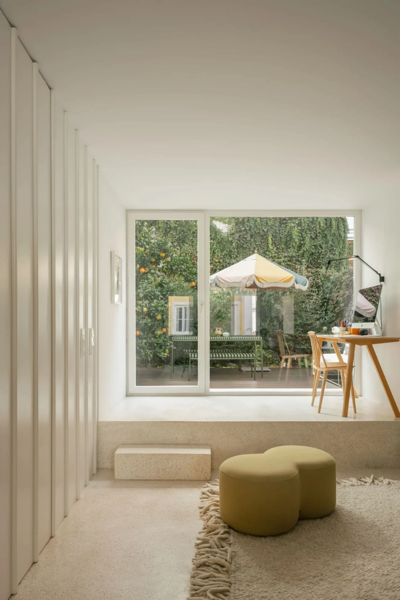 espace bureau maison de ville Lisbonne décoration design