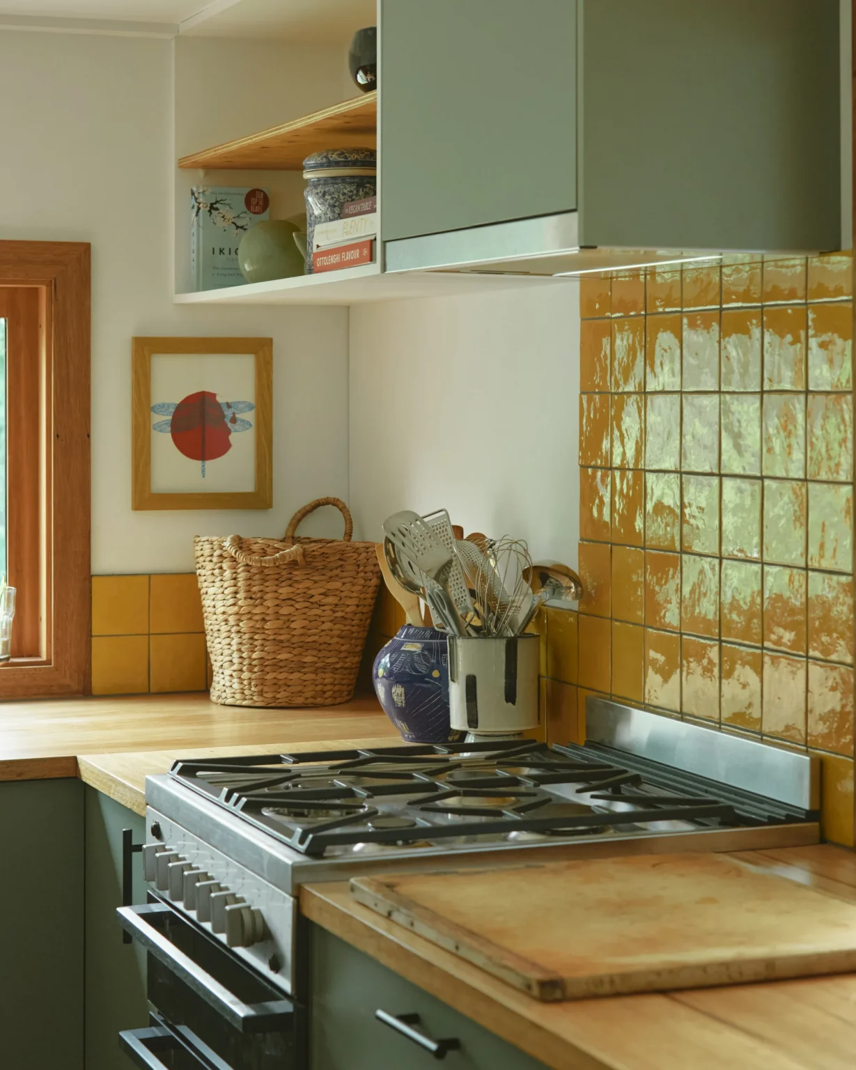 cuisine verte carrelage jaune mini maison mobile Caladenia Forest Creek Tinies