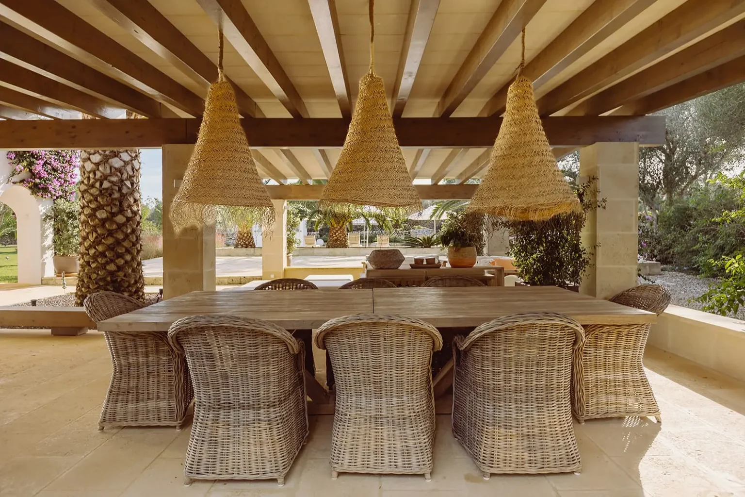 terrasse couverte avec salle à manger maison Minorque avec piscine Can Bia