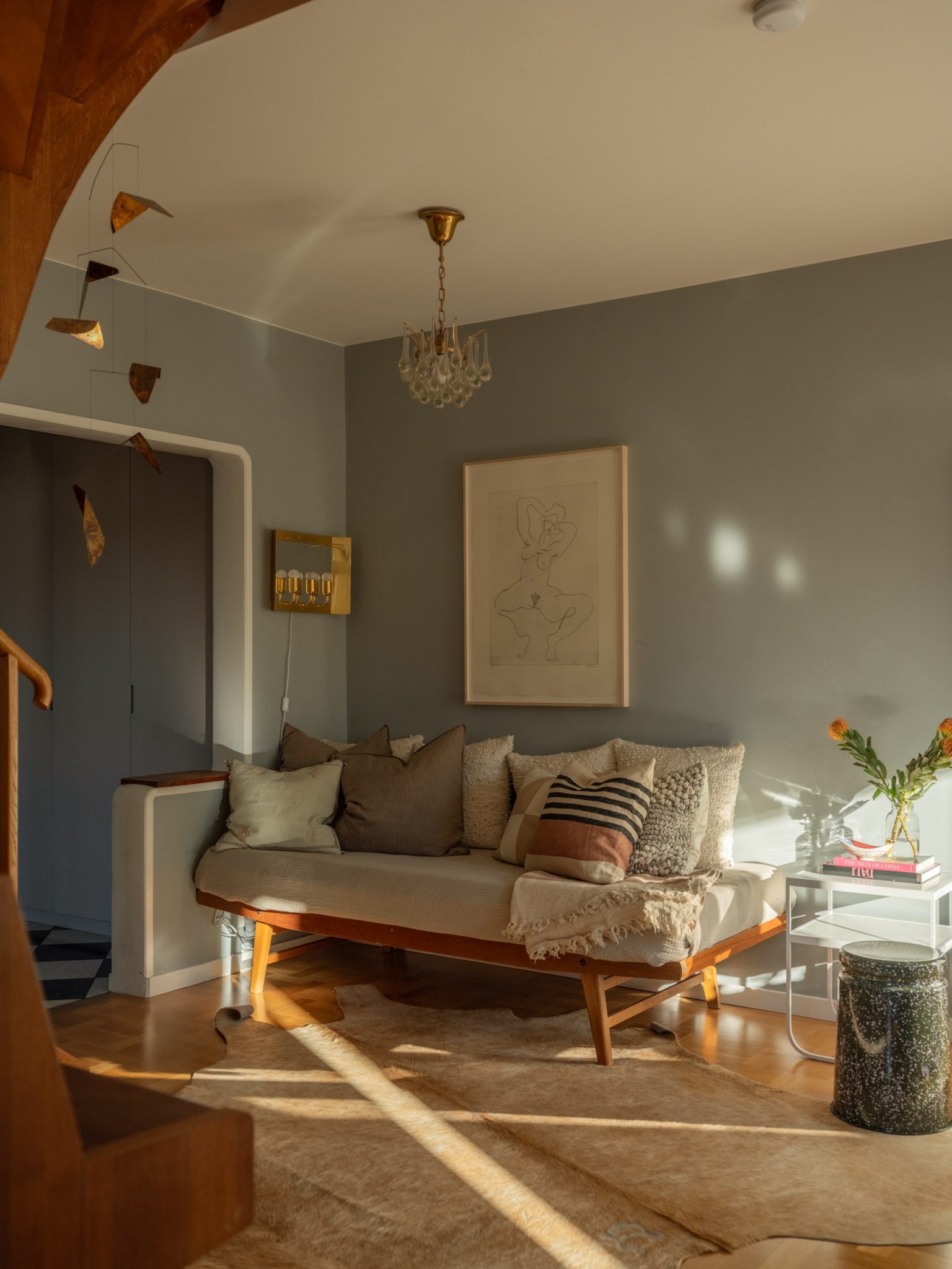 salon avec escalier décoration vintage duplex scandinave