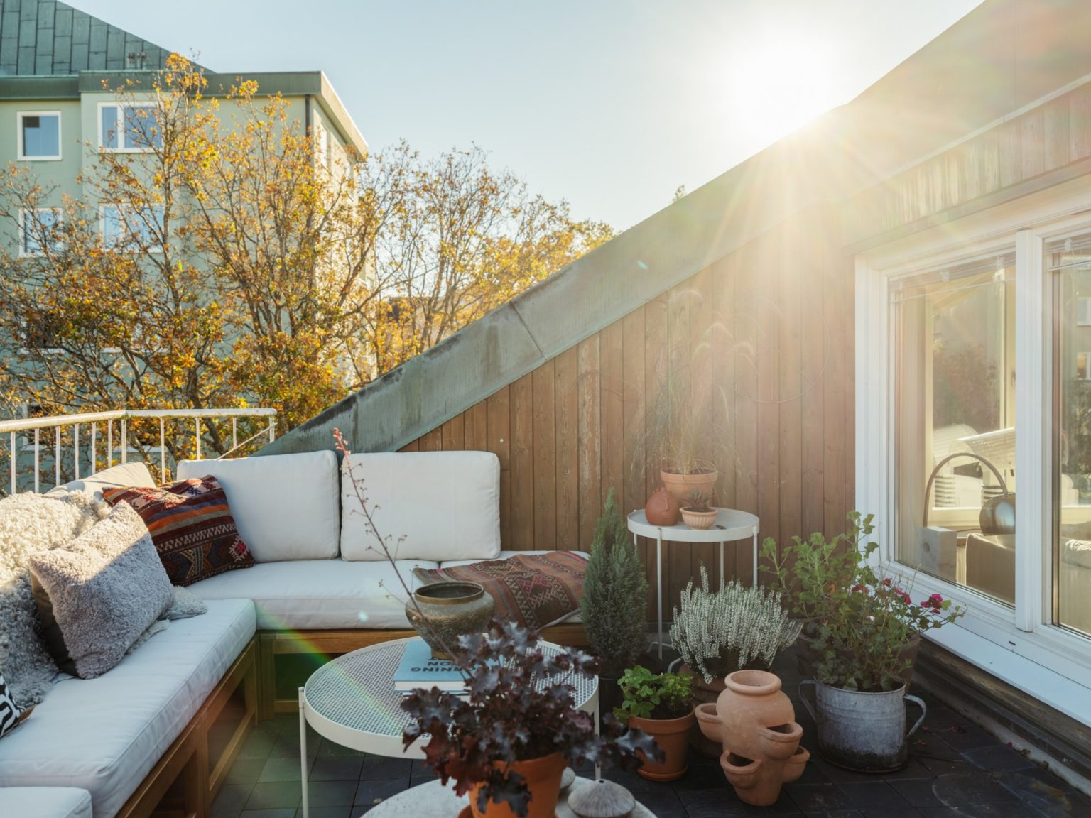 terrasse en plein ciel dans la pente du toit