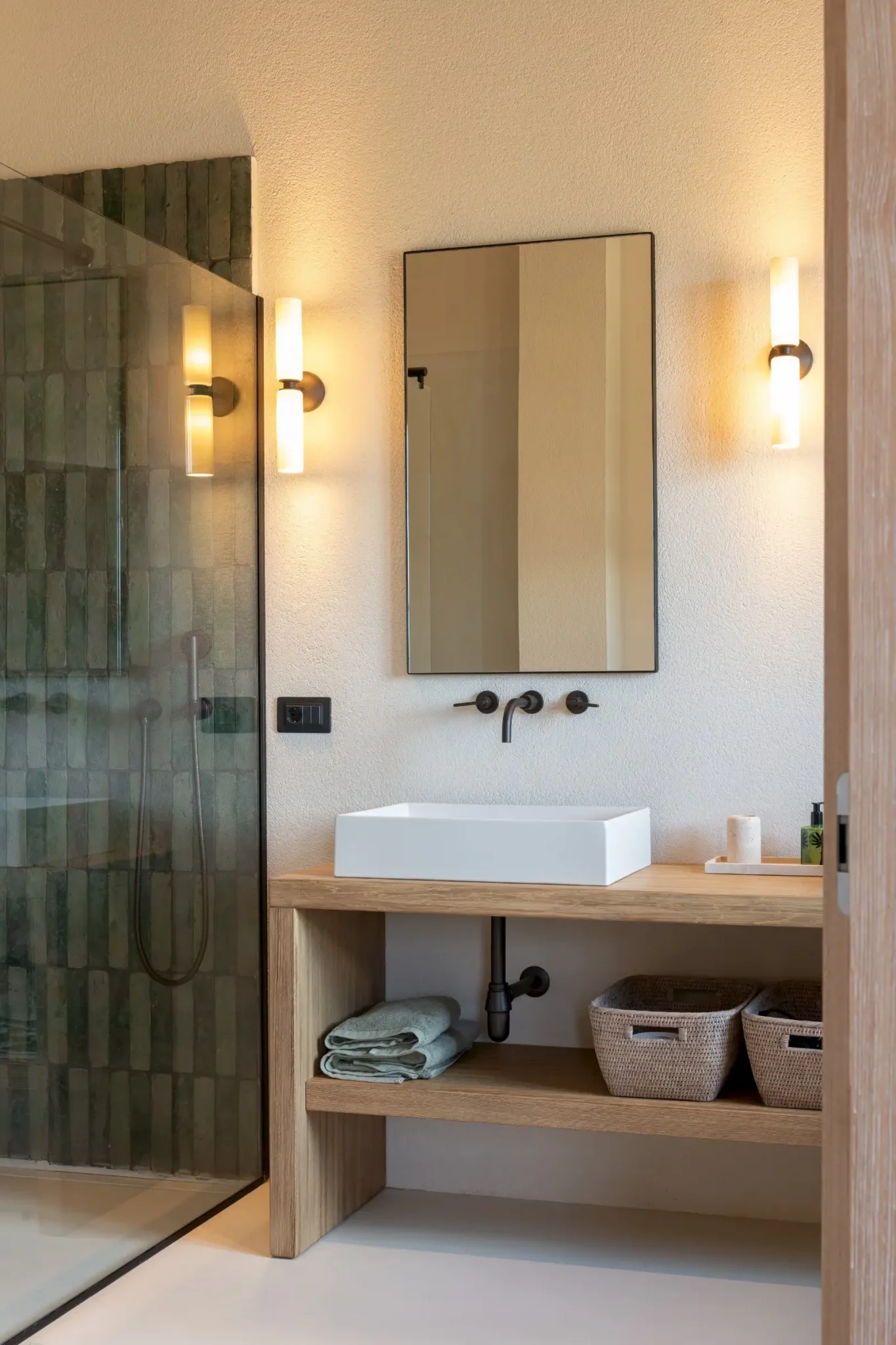 salle de bain moderne carrelage vert