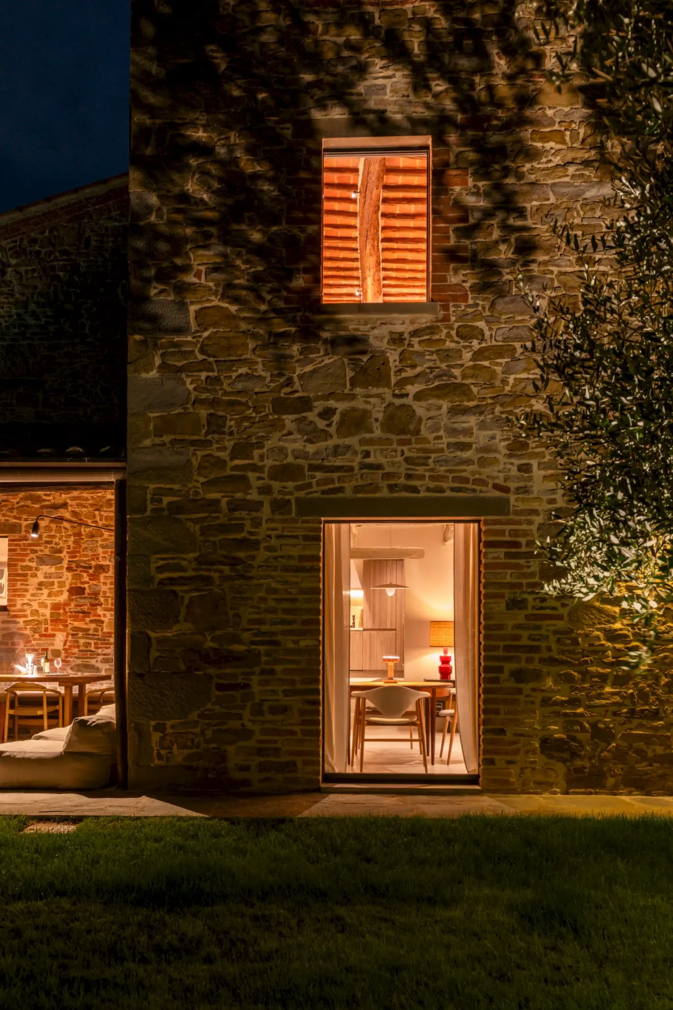 maison Italie ancienne en pierres décoration contemporaine avec piscine Larco Casa