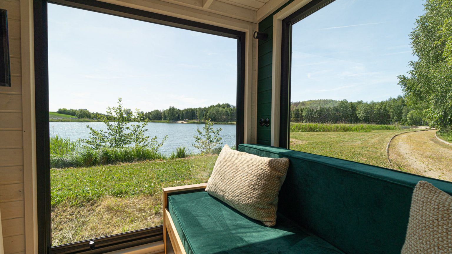 salon tiny house Mobi Sky Individual Peach par MobiHouse livrable en France