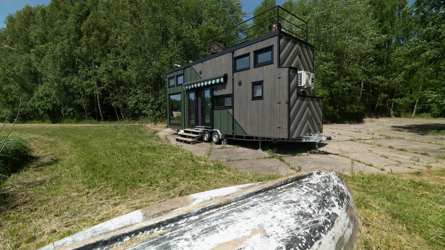 mini maison mobile avec terrasse sur le toit par MobiHouse livrable en France