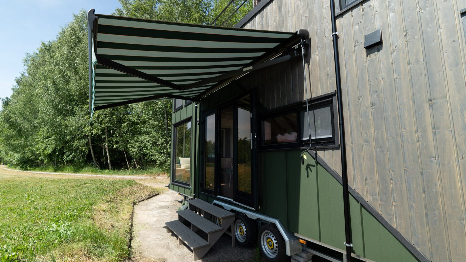 mini maison mobile avec terrasse sur le toit par MobiHouse livrable en France