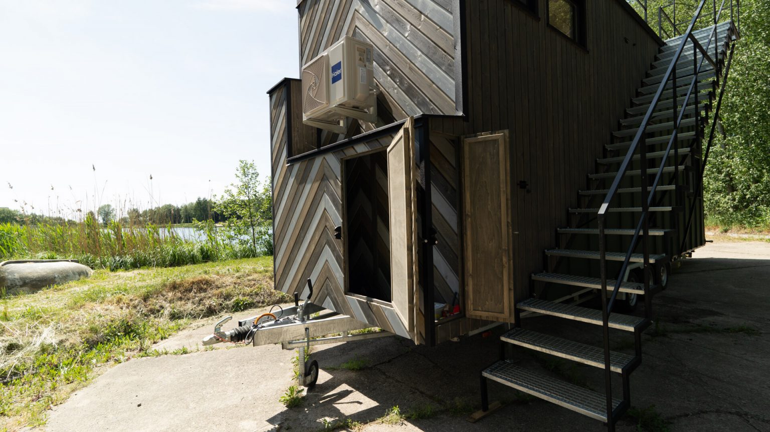 mini maison mobile avec terrasse sur le toit par MobiHouse livrable en France