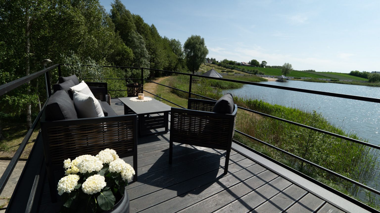 mini maison mobile avec terrasse sur le toit par MobiHouse livrable en France