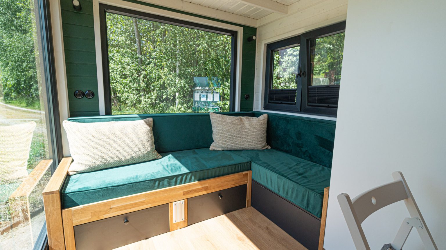 salon tiny house Mobi Sky Individual Peach par MobiHouse livrable en France