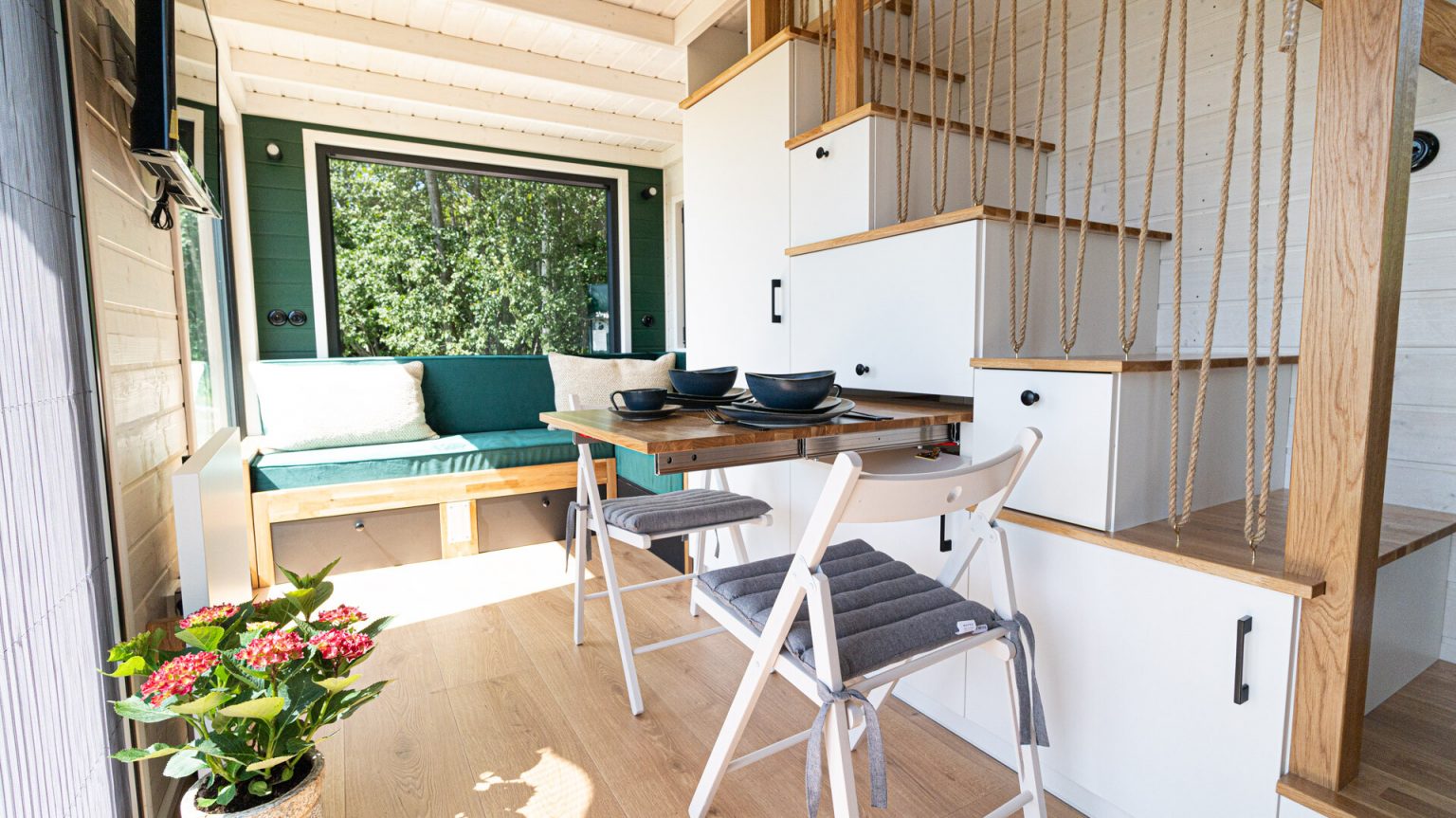 salon tiny house Mobi Sky Individual Peach par MobiHouse livrable en France